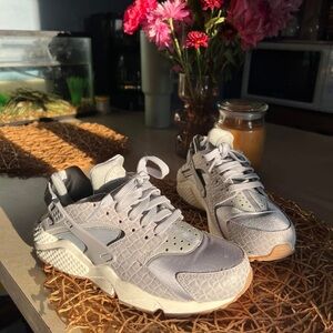 Nike Air Huarches grey-Pure